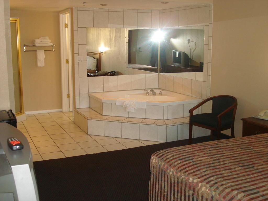 Studio 6 Bakersfield, Ca South Екстериор снимка