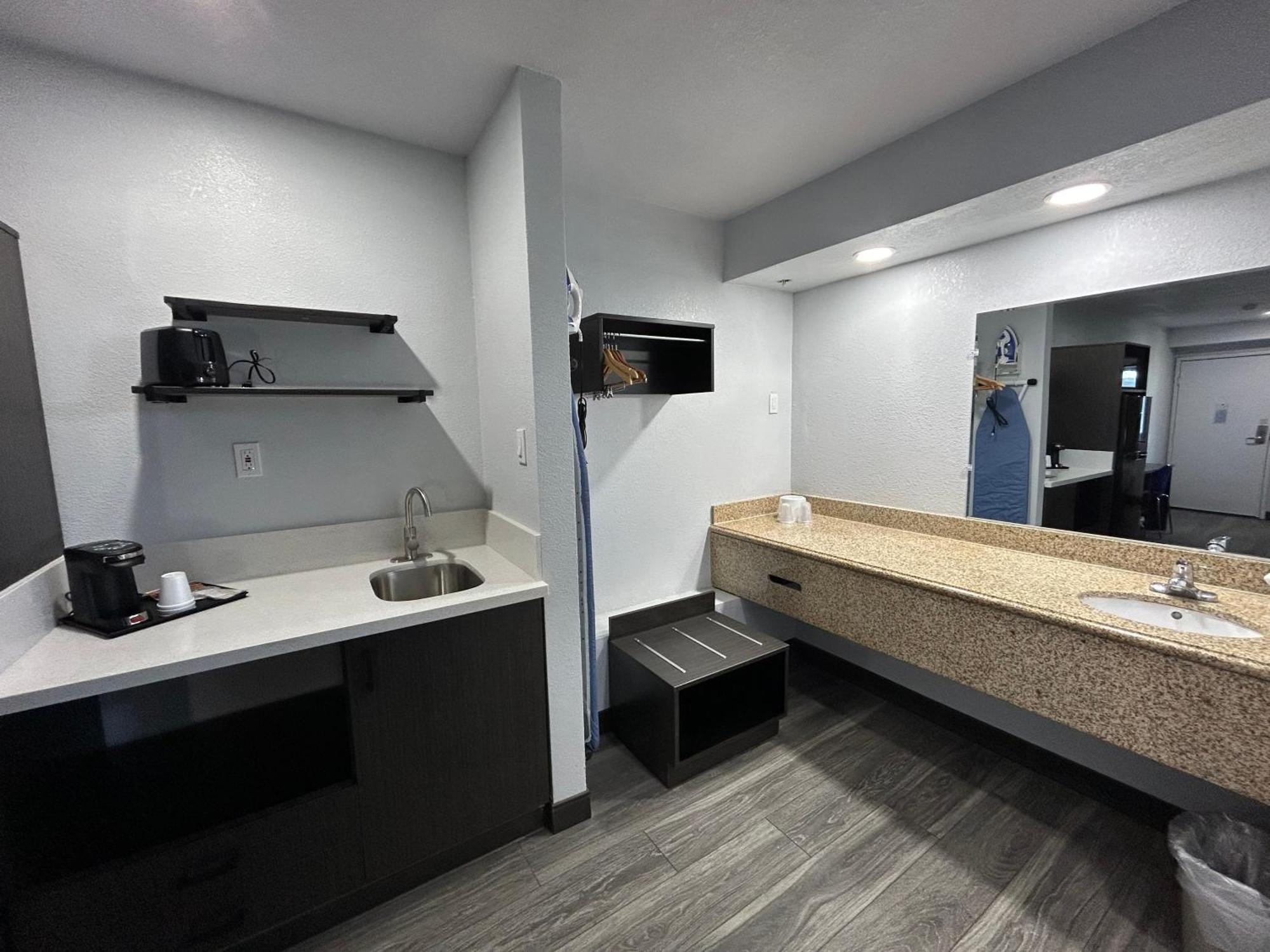 Studio 6 Bakersfield, Ca South Екстериор снимка